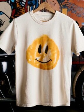 imogene + willie Cream Tee with Yellow Smiley Graphic new with FLAW